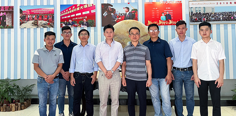 热烈欢迎艾弗森ballbet电梯在韩国和越南多年的合作伙伴来艾弗森ballbet公司做发货前的检验。